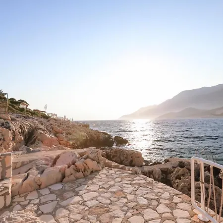 James Pansiyon * Kaş